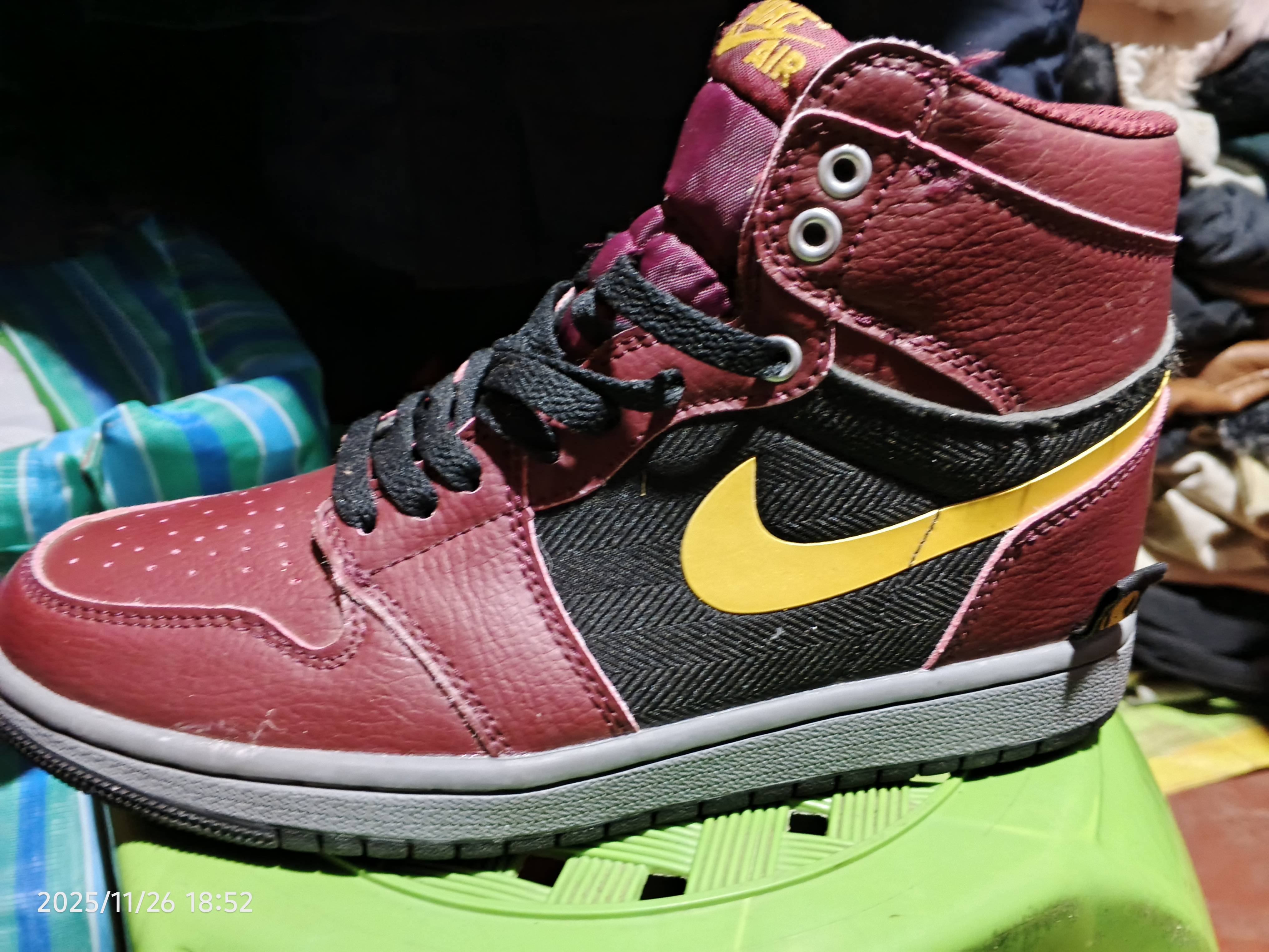 NIKE